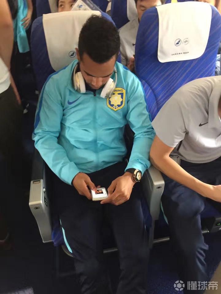 问鼎娱乐-关于冲刺阶段浙江稠州备战亚冠，战术微调细节曝光，更衣室稳定，纪律约束更严格的信息