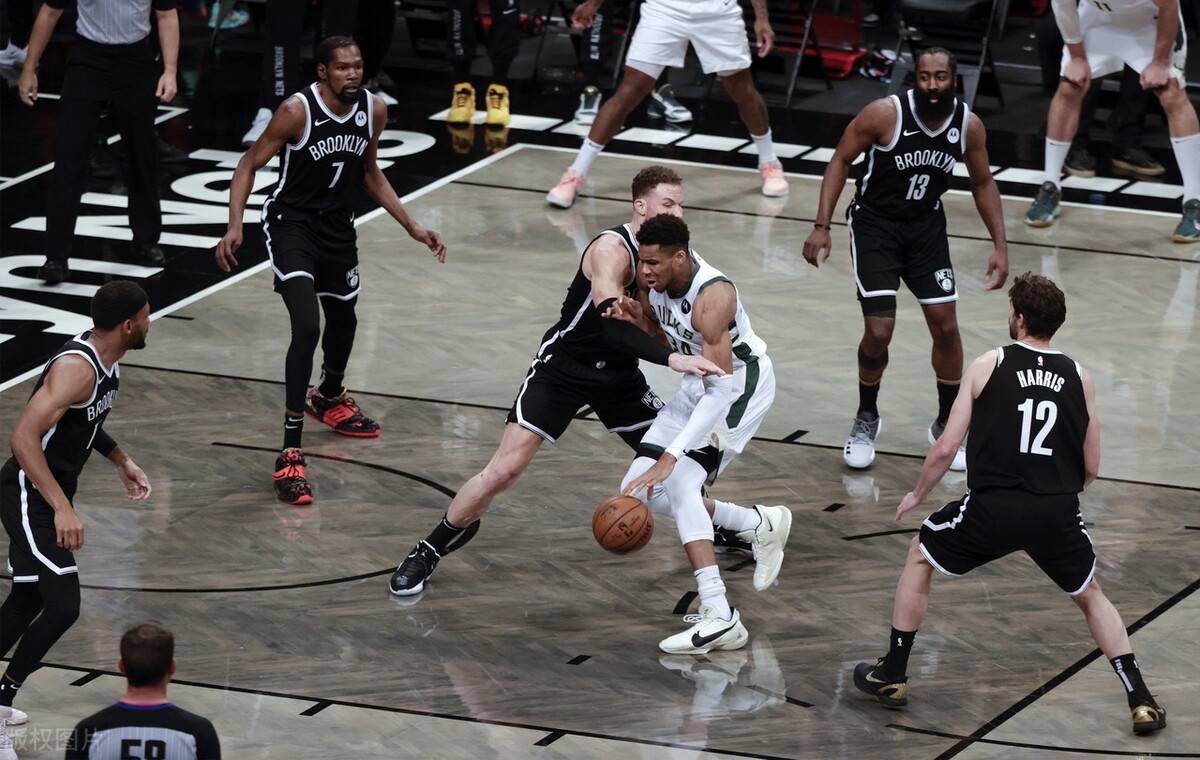 问鼎国际- c罗看网球 