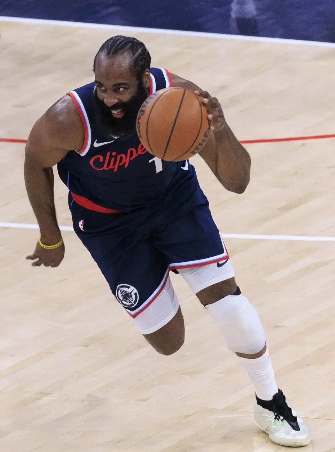 问鼎国际- 哈登 西装 